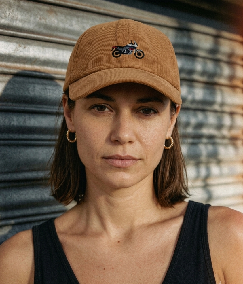 Casquette velours Africa Twin coloris camel portée - CoPilote Collection